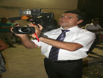 AHMET ÜNAL - Kendi Nişanında 'kameramanlık' Yaptı
