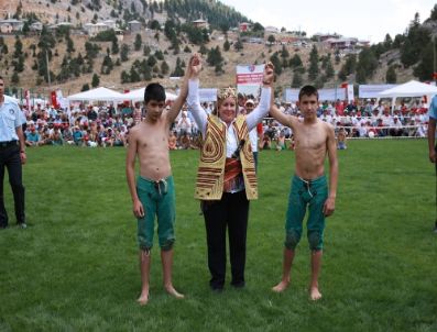 MAHMUT TUNCER - Milletvekili Gürkan Güreş Ağası Seçildi