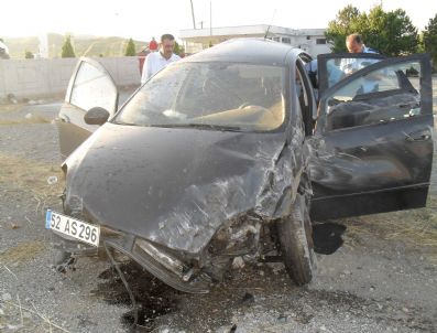 Otomobil Şarampole Devrildi: 3 Yaralı