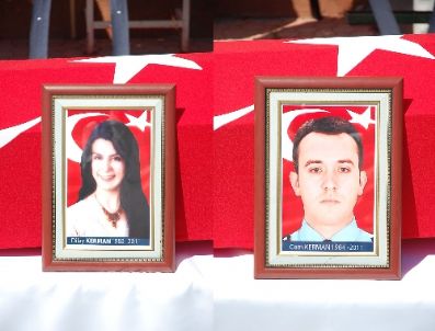 SÜLEYMAN SELMANOĞLU - Şehit Polis ve Eşinin Cenazeleri Memleketlerine Uğurlandı