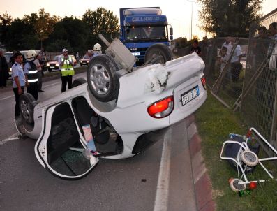 Tır'la Çarpışan Otomobil Takla Attı: 3 Yaralı