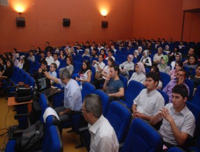 Aday Öğretmenlere Uyum Eğitimi Veriliyor