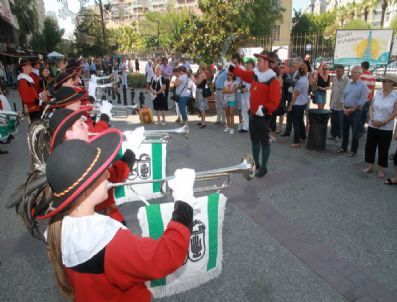 Alman Dansçılardan Görsel Şov