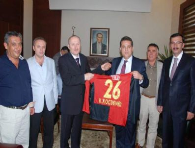 KADIR KOÇDEMIR - Eskişehirspor Yönetiminden Vali Koçdemir`e Ziyaret