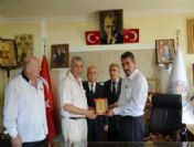 Güreş`e Katkı Verenlere Plaket Verildi