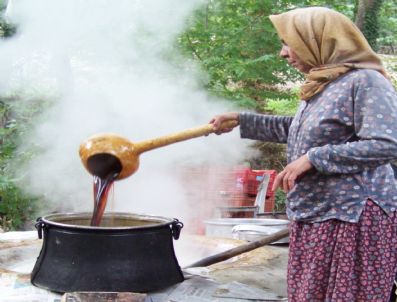 Pekmez Yapma Geleneği Mut'ta Asırlardır Yaşatılıyor
