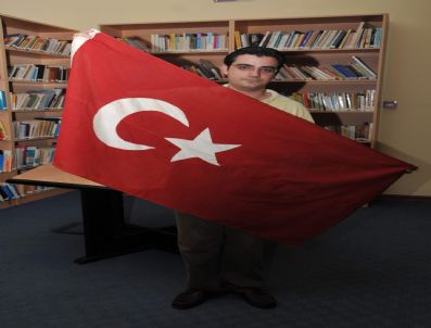 AHMET PIRIŞTINA - 89 Yıllık El Yapımı Türk Bayrağı