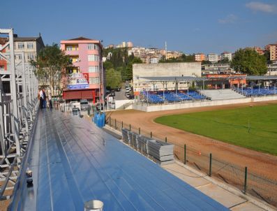 Alaplı`da  Çok Amaçlı Sahaya 500 Kişilik Ek Tribün İlavesi