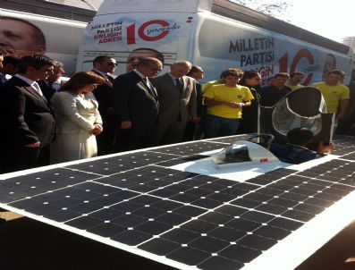 Başbakan Erdoğan, güneş enerjisiyle çalışan yerli otomobil Socrat`ı inceledi