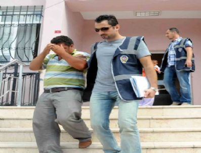 Bir Yaşındaki Çocuğuyla Tırnakçılık Yaparken Yakalandı