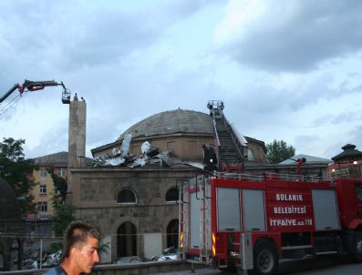 Bulanık`ta 53 Yıllık Cami Küçük Olduğu Gerekçesiyle Yıkıldı