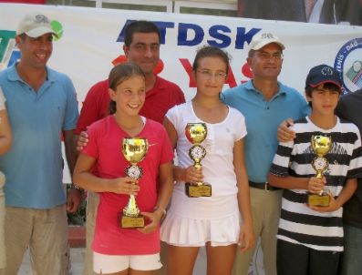 Bursalı Tenisçiden Çifte Şampiyonluk