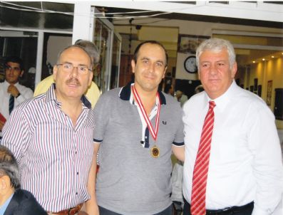 İSMAIL KATMERCI - Esnaf Lideri Mutlu`dan Canbeldek`e Madalya