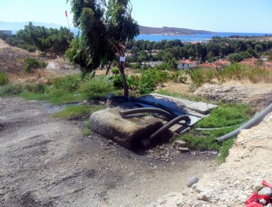 HÜSEYIN DEVECIOĞLU - Foça'da Koku Tepkisi