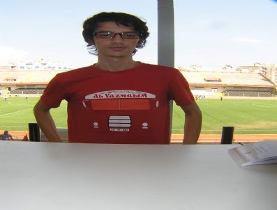 KADİR İNANIR - İlginç Tişörtler Dikkat Çekiyor