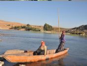 Issız adada Robinson gibi yaşıyorlar