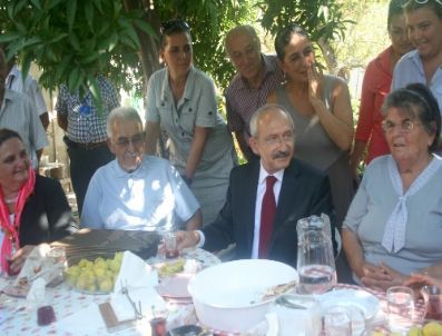 Kılıçdaroğlu 61 Yıllık Chp’li Aileyi Evinde Ziyaret Etti