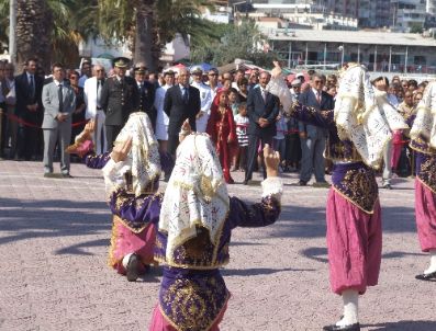 SUAVI - Kuşadası'nın Kurtuluş Töreninde Chp Çeleng Koymayı Unuttu