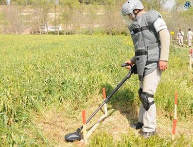 Suriye sınırında mayın temizleme çalışmaları başladı