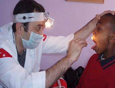 SAĞLıK MENSUPLARı DERNEĞI - Türk doktorlar Somali'de şifa dağıtıyor