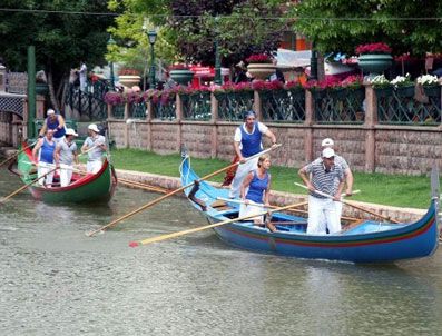 İtalya'da geleneksel gondol yarışları