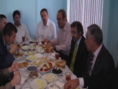 Yavilioğlu, Eğitimcilerle Sabah Kahvaltısında Buluştu