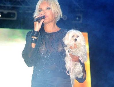 Süper Star Ajda Pekkan Arena'yı Salladı