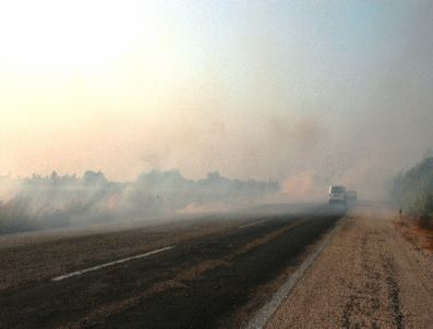 Anız Yangını Dumanı Trafiği Tehlikeye Sokuyor (özel)