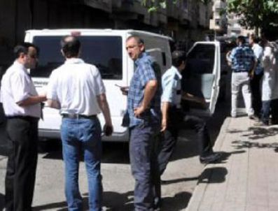 Güvenlik görevlisi havaalanına götürdüğü 2 milyon doları alıp kaçtı