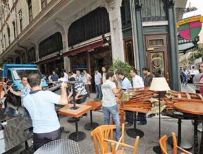 Zabıta ve esnaf birbirine girdi!