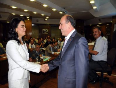 İSMAIL OK - Bayan Milletvekili Belediye Meclis Üyelerinden Helallik İstedi