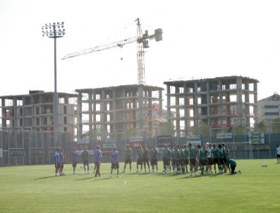 Bursaspor’un Yeni Transferleri İlk Antrenmana Alkışlarla Çıktı