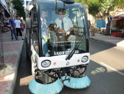 Demirtaş, Yeni Temizlik Aracını Tanıttı