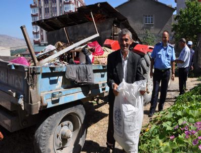 Evden Bir Römork Çöp Çıktı