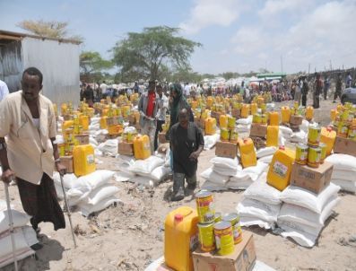 İit Heyeti, Somali`de Yardım Dağıttı