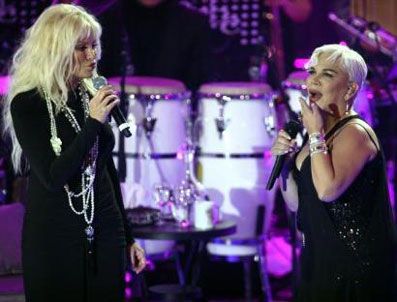 FERHAT GÖÇER - İki diva aynı sahnede!