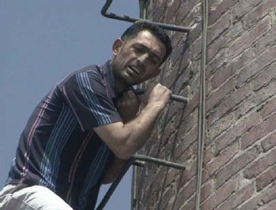 İş İsteyen Şahıs Chp Meclis Toplantısını Bastı