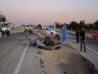 Kamyonet Otomobille Çarpıştı: 1 Ölü, 5 Yaralı