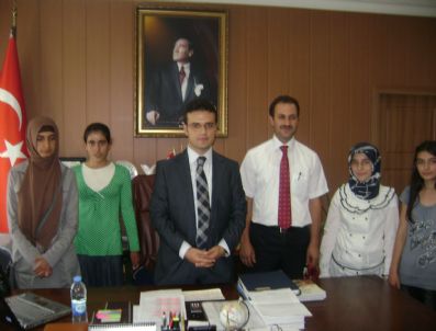 Kaymakam Gürsoy’dan Başarılı Öğrencilere Altın Hediyesi