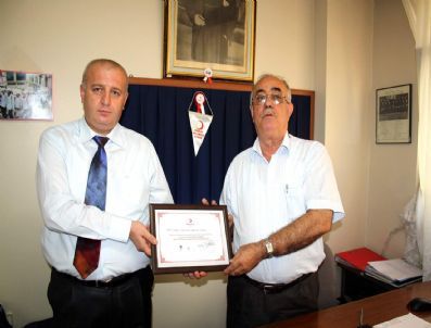 Kızılay`dan Yazıcıoğlu`na Teşekkür Belgesi