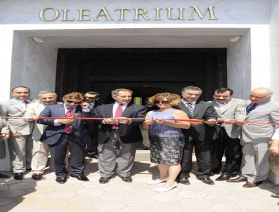 Kuşadası`ndaki Zeytinyağı Müzesini Bakan Günay Açtı