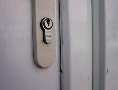 Polis Maskeli Hırsızları Arıyor