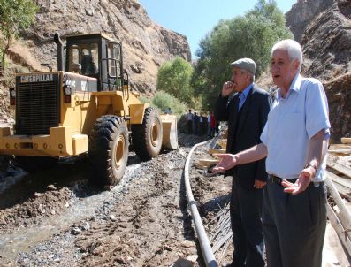 Su İçin Dağları Deldiler