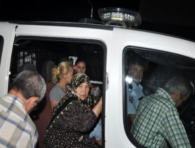 AHMET ZORLU - Tavuklu Pilavdan Zehirlenen 13 Kişi Hastaneye Kaldırıldı