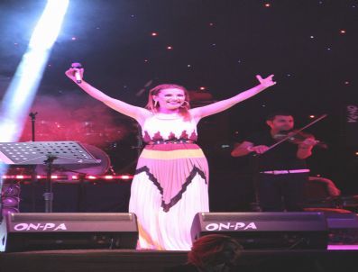 Tekkeköy`de Gökhan Tepe ve Yonca Lodi Coşkusu