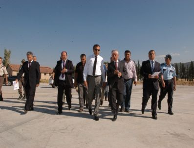 TURGUT GÜLEN - Vali Demir Kaklık`ta İncelemelerde Bulundu