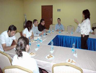 Van`da Otel Yöneticilerine Kişisel Gelişim Eğitimi