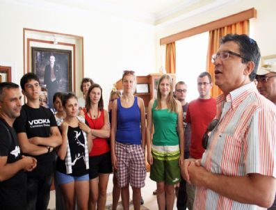 Yabancı Öğrenciler Kamp İçin Zeytinli’yi Seçti