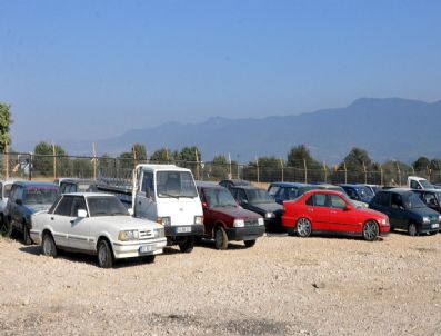 Yediemin Deposu İcralık Araçla Doldu