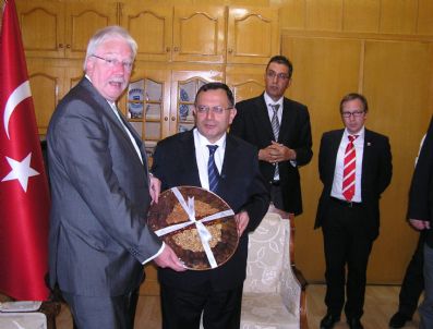 MALATYA İNÖNÜ ÜNIVERSITESI - Almanya Hessen Eyaleti Başbakan Yardımcısı Avrupa Bakanı Jörg Uwe Hahn: